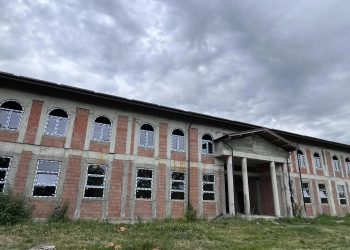 Se lucrează intens la Școala din Comuna Sălcioara!