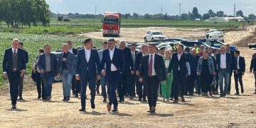 GALERIE FOTO- Vizită a premierul Marcel Ciolacu pe șantierul de extindere la patru benzi a DN7 Bâldana – Titu