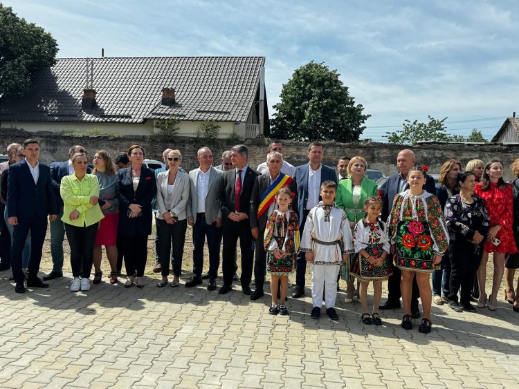 Corneliu Ștefan, Președintele Consiliului Județean Dâmbovița, prezent la inaugurarea a două investiții din comuna Băleni!