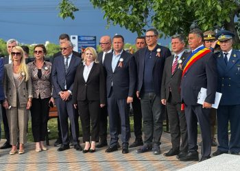 VIDEO – La Niculești a avut loc ceremonia de dezvelire a monumentului înălțat în onoarea eroilor căzuți la datorie în Primul și Al Doilea Război Mondial.