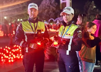 FOTO-Polițiștii dâmbovițeni prezenți în stradă cu ocazia evenimentului unic în țară “Calea Luminii“