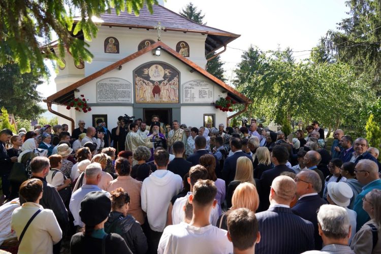 Video/Galerie Foto- ÎPS PĂRINTE MITROPOLIT NIFON A TÂRNOSIT BISERICA PAROHIEI GURA VULCĂNII