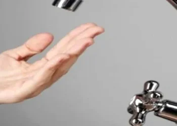 SE ÎNTRERUPE FURNIZAREA APEI LA CRÂNGURILE