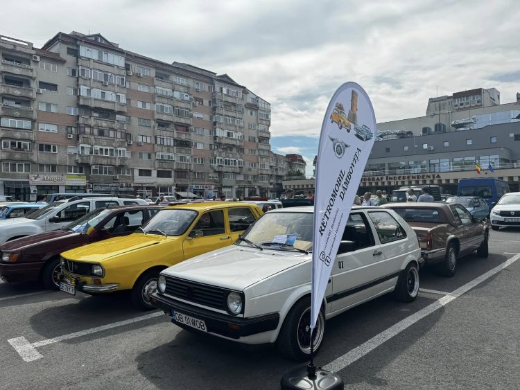 VIDEO/GALERIE FOTO „Zilele Județului Dâmbovița” – Parada Retromobile