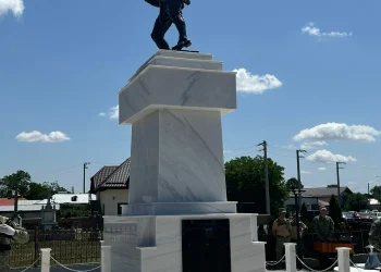Inaugurarea monumentului eroilor din Poiana, un omagiu curajului și devotamentului.