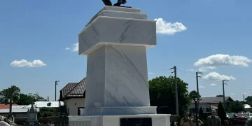 Inaugurarea monumentului eroilor din Poiana, un omagiu curajului și devotamentului.