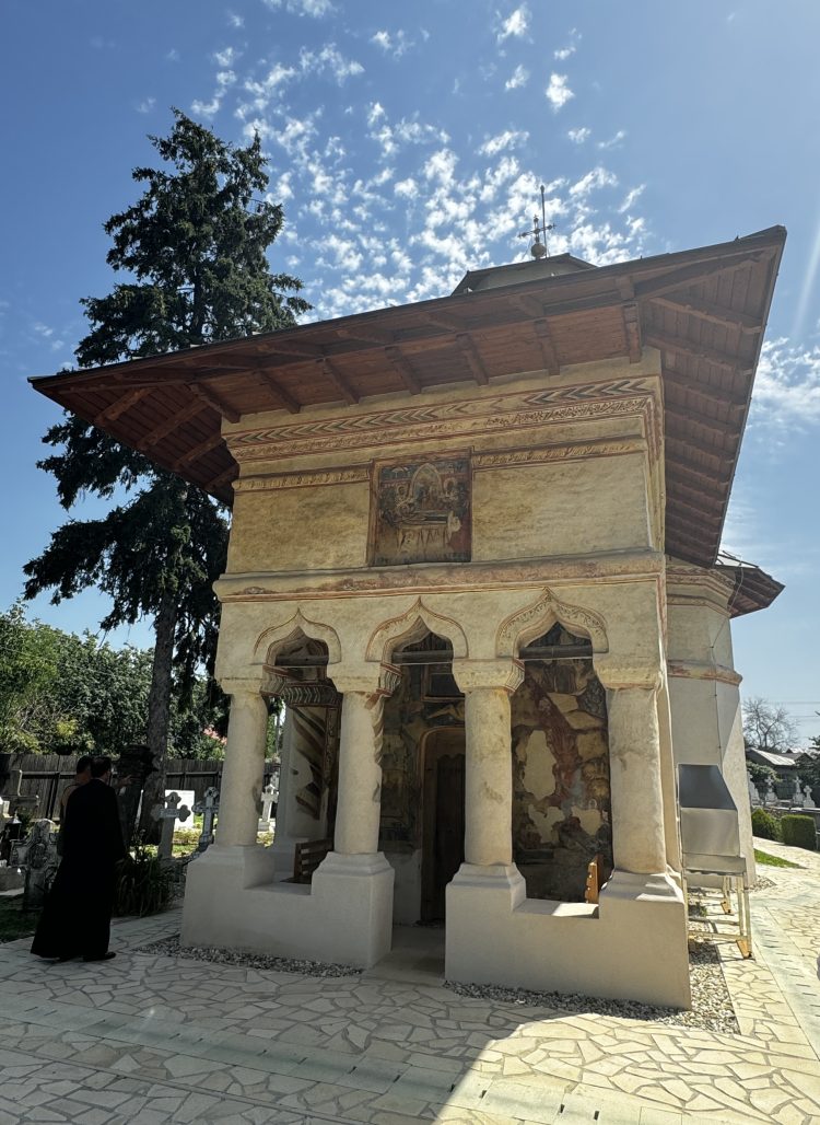 Restaurarea Bisericii Adormirea Maicii Domnului-Strâmbeanu, sat Pitaru, a ajuns la final!