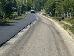 Aplicarea îmbrăcămintei asfaltice pe DJ710A, Sector Valea Lungă!