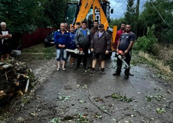 Primarul comunei Butimanu, Gabriel Dragnea, intervine pe teren alături de voluntarii de la Situații de Urgență