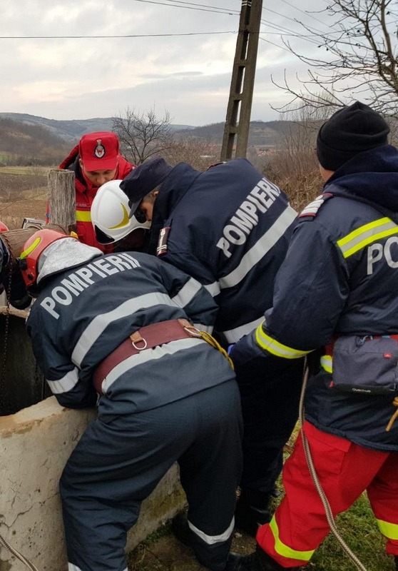 Intervenție de urgență la Doicești: Salvatorii acționează pentru extragerea unui băiat căzut într-un puț adânc de 9 metri!