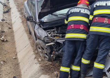 Accident Rutier în Comișani: Intervenție Rapidă a Pompierilor și Echipajelor Medicale