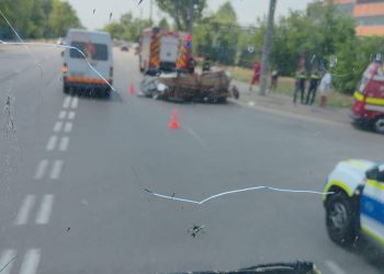 Accident pe șoseaua Găești din Târgoviște. Un tânăr de 20 de ani acroșează o căruță, provocând rănirea unui pasager
