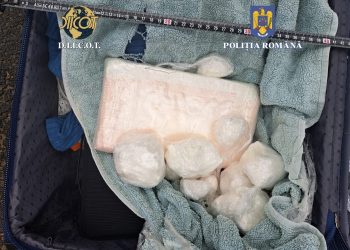 FOTO/VIDEO 14 PERCHEZIȚII ÎNTR-UN DOSAR DE CONSTITUIREA UNUI GRUP INFRACȚIONAL ȘI TRAFIC DE DROGURI DE RISC ȘI DE MARE RISC
