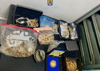VIDEO – PERCHEZIȚII DOMICILIARE ÎNTR-O CAUZĂ PENALĂ PRIVIND COMITEREA INFRACȚIUNILOR DE EVAZIUNE FISCALĂ, CĂMĂTĂRIE ȘI FALS ÎN ÎNSCRISURI SUB SEMNĂTURĂ PRIVATĂ