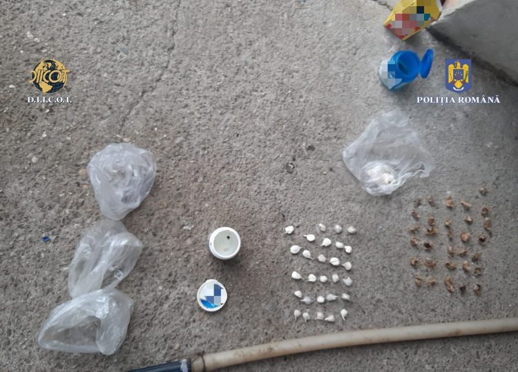 VIDEO-PERSOANE REȚINUTE PENTRU TRAFIC DE DROGURI