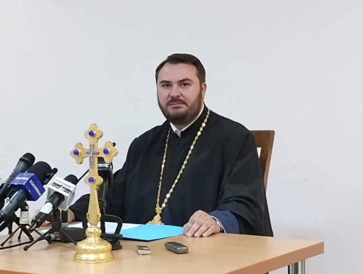 Domnilor și doamnelor, distinși reprezentanți ai presei, am deosebita bucurie să vă urez: Bine ați venit la Conferința de presă dedicată sărbătorii Sf. Ier. Nifon, Patriarhul Constantinopolului și Mitropolitul Țării Românești din anul 2024!