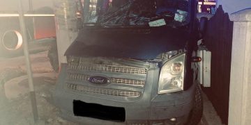 Accident Rutier în Răzvad: 7 Persoane Implicate, O Persoană Transportată la Spital!