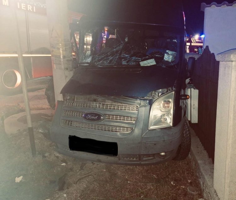 Accident Rutier în Răzvad: 7 Persoane Implicate, O Persoană Transportată la Spital!