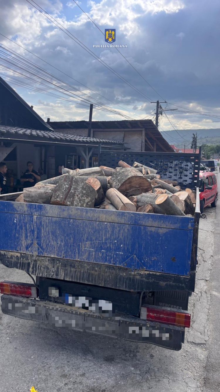 Acțiuni desfășurate de polițiștii dâmbovițeni, în ultimele 24 de ore, pentru prevenirea şi combaterea oricăror evenimente care puteau afecta liniştea comunității