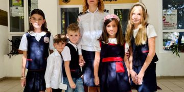 Video- Polițiștii dâmbovițeni, prezenți în prima zi de școală pentru siguranța elevilor și cadrelor didactice!