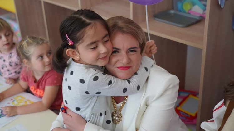 Mesajul Prefectului Claudia Gilia la Început de An Școlar: „Speranță și Educație pentru Viitor”