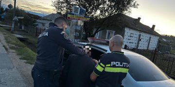 Video-Doi tineri de 18 ani, reținuți 24 de ore pentru furt calificat