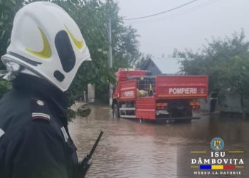 Intervenție în localitatea Cuza Vodă, județul Galați, pentru evacuarea apei din gospodării