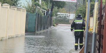 Foto/Video-Fenomene Meteorologice Severe în 16 Județe și București: Inundații, Evacuări și Intervenții de Urgență