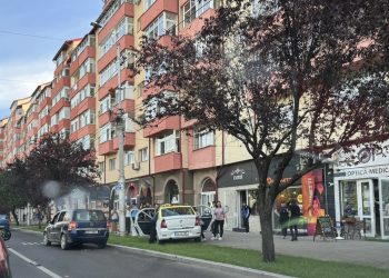 Coliziune între un Taxi și un Autoturism pe Bd. Mircea cel Bătrân din Târgoviște: Două Persoane Rănite