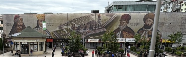 Clădire cu risc iminent pentru siguranța publică în Piața Tricolorului. Instanțele refuză aplicarea legii!