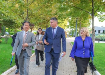 Vizita Ambasadorului Japoniei la Universitatea „Valahia” din Târgoviște: Consolidarea Parteneriatelor Internaționale și Cooperării Academice