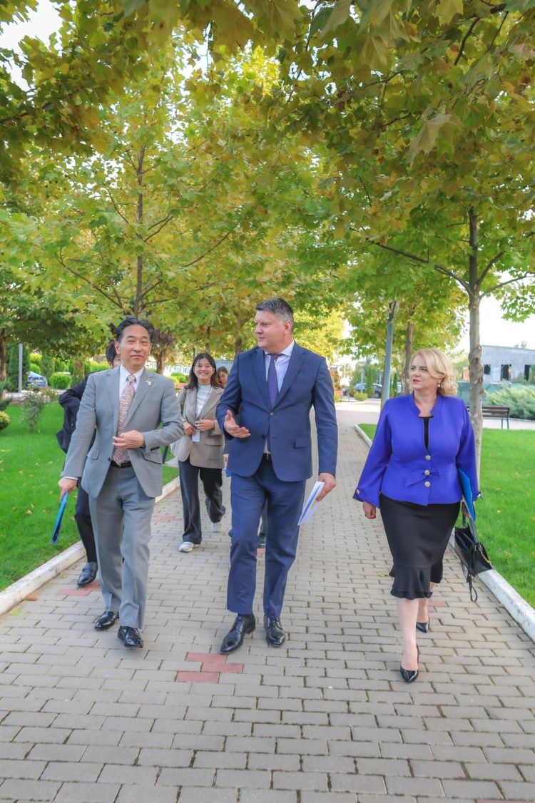 Vizita Ambasadorului Japoniei la Universitatea „Valahia” din Târgoviște: Consolidarea Parteneriatelor Internaționale și Cooperării Academice