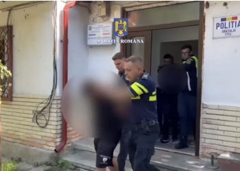 Video-Trei bărbați reținuți pentru violențe și tulburarea ordinii publice în localitatea Poiana