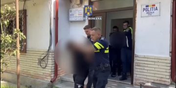 Video-Trei bărbați reținuți pentru violențe și tulburarea ordinii publice în localitatea Poiana