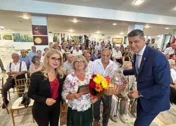 Primăria Târgoviște a premiat 43 de cupluri pentru 50 de ani de căsnicie cu ocazia Zilelor Cetății!