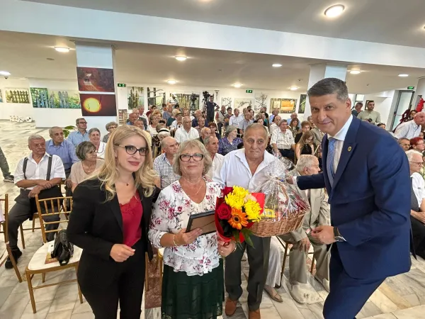 Primăria Târgoviște a premiat 43 de cupluri pentru 50 de ani de căsnicie cu ocazia Zilelor Cetății!