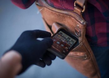 Tânăr de 19 Ani Reținut pentru Tâlhărie Calificată după Sustragerea unui Telefon Mobil în Târgoviște
