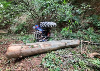 Tragedie la Voinești: Bărbat de 51 de ani și-a pierdut viața după ce tractorul s-a răsturnat