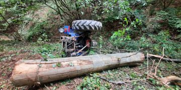 Tragedie la Voinești: Bărbat de 51 de ani și-a pierdut viața după ce tractorul s-a răsturnat