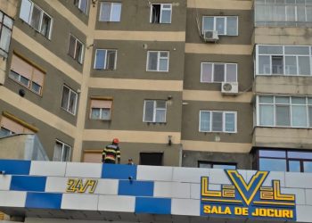 Femeie de 74 de Ani Găsită Decedată După Ce S-a Aruncat de la Etaj în Moreni!
