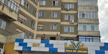 Femeie de 74 de Ani Găsită Decedată După Ce S-a Aruncat de la Etaj în Moreni!