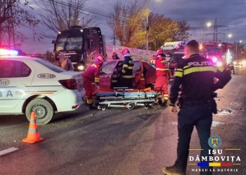 Coliziune în Târgoviște: Pompierii și paramedicii intervin rapid după un accident rutier grav!