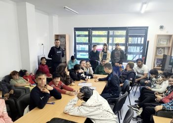 „Ora de civilizație” cu jandarmii dâmbovițeni la Școala Gimnazială Specială Târgoviște!