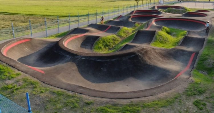 Vești Bune pentru Pasionații de Skating și Ciclism Urban: Noi Piste de Skateboard și Pumptrack la Complexul Turistic de Natație Târgoviște