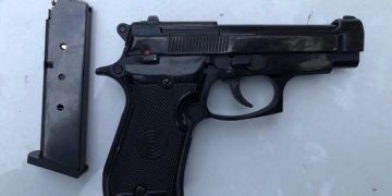 Armă cu Aer Comprimat și Substanțe Psihoactive Descoperite de Polițiști la Controlul unui Autoturism în Lucianca