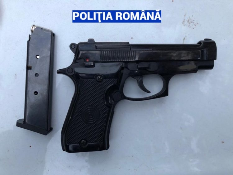Armă cu Aer Comprimat și Substanțe Psihoactive Descoperite de Polițiști la Controlul unui Autoturism în Lucianca