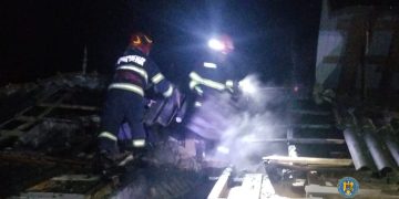 Incendiu la o Casă din Gemenea: Pompierii Avertizează asupra Pericolelor unui Coș de Fum Neizolat