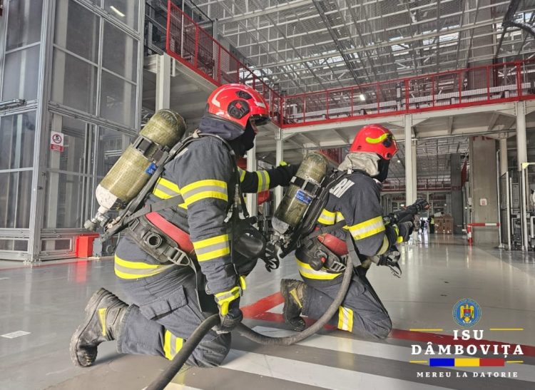 Exercițiu complex al ISU Basarab I Dâmbovița: Intervenție pentru gestionarea unui incendiu și a unei explozii la Ulmi