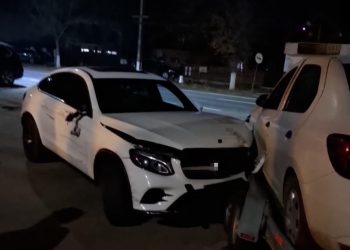 Accident în Găești: Trei mașini implicate, șoferul vinovat transportat la spital