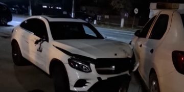 Accident în Găești: Trei mașini implicate, șoferul vinovat transportat la spital
